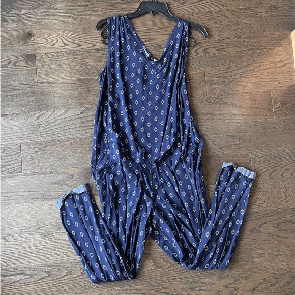 Old Navy patterned jumpsuit - Picture 1 of 3